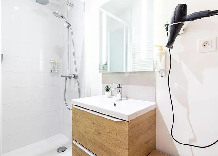 Lägenhet Guestready - Serene Near Champ De Mars Paris